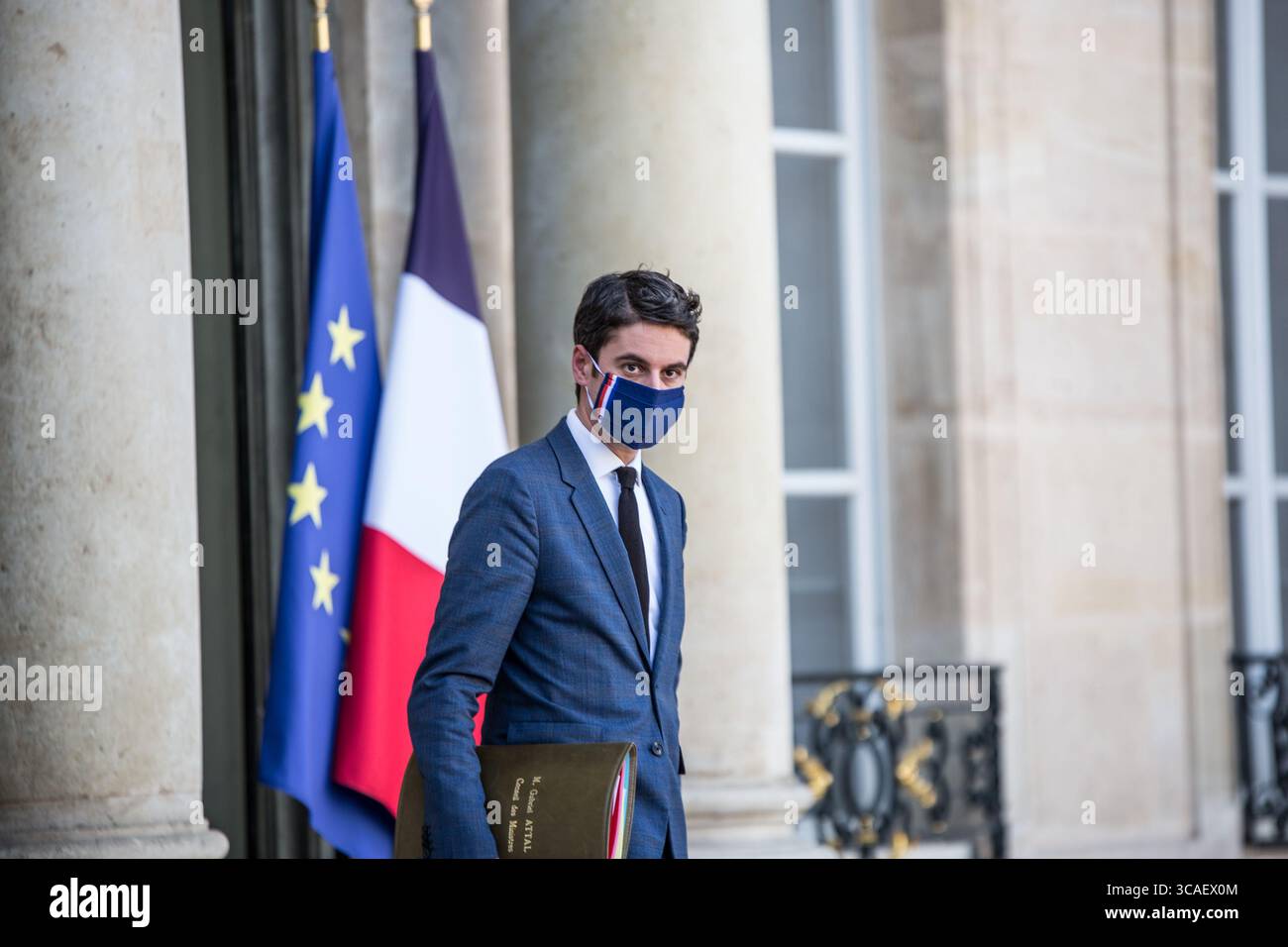 24 febbraio 2021, Parigi, Ile-de-France (regione, Francia: Sig. Gabriel ATTAL, portavoce del governo all'uscita del Consiglio dei ministri, presso il Palazzo Elysee il 24 febbraio 2021. (Immagine di credito: © Sadak Souici/ZUMA Press Wire) Foto Stock