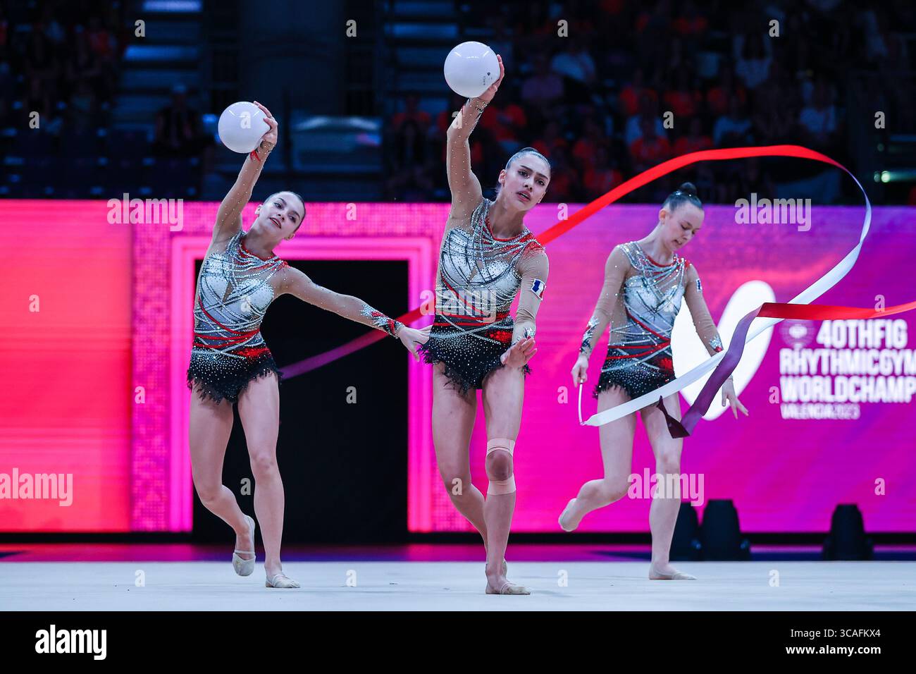 25 agosto 2023, Valencia, Spagna: Francia squadra a gruppi durante i 40 Campionati del mondo di ginnastica ritmica di FICHI 2023 a Feria de Valencia. (Immagine di credito: © Fabrizio Carabelli/SOPA Images via ZUMA Press Wire) Foto Stock