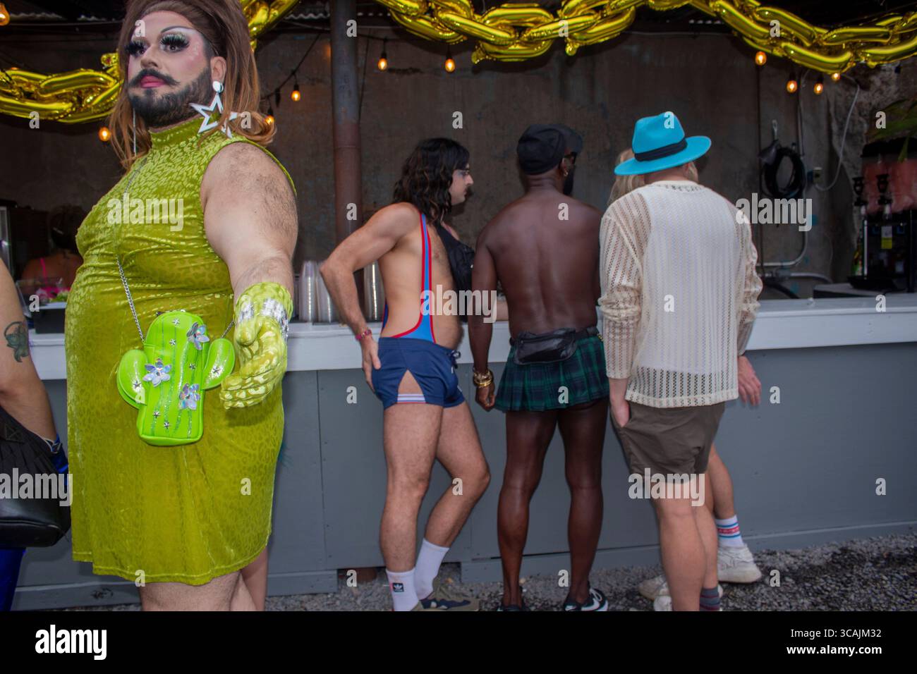9 settembre 2023, New York, NY, USA: Esibizione annuale di drag fashion e festa in costume di espressione di genere al Knockdown Center su Flushing Ave. A Maspeth, Queens, New York. 9 settembre 2023. (Immagine di credito: © John Marshall Mantel/ZUMA Press Wire) Foto Stock