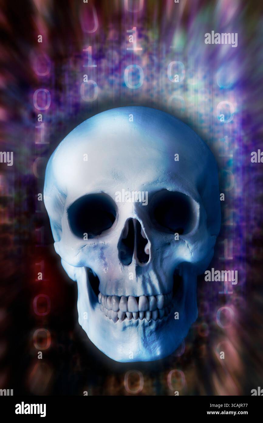 cranio umano e background tecnologico, concetto di virus informatico mortale Foto Stock