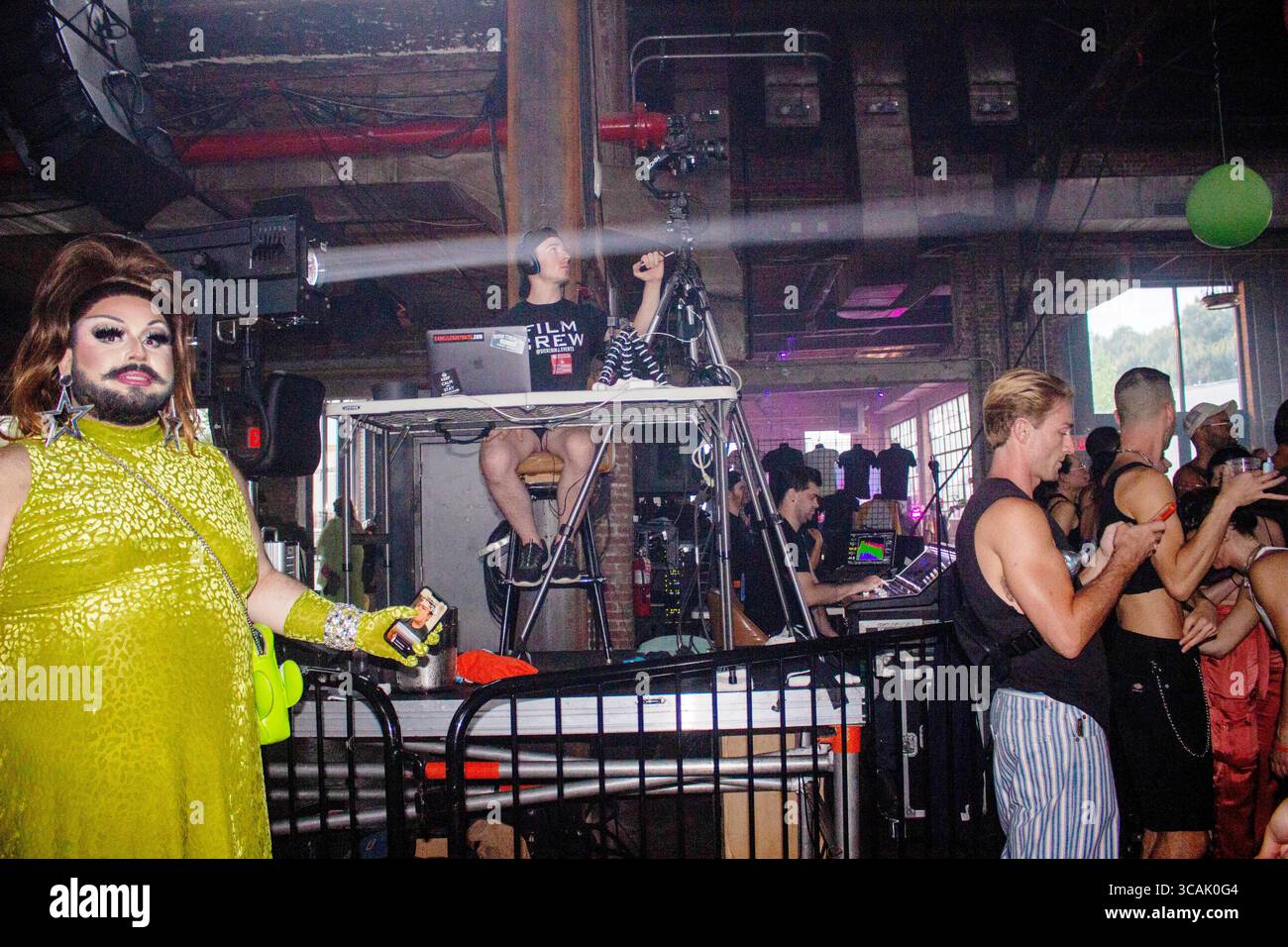 9 settembre 2023, New York, NY, USA: Esibizione annuale di drag fashion e festa in costume di espressione di genere al Knockdown Center su Flushing Ave. A Maspeth, Queens, New York. 9 settembre 2023. (Immagine di credito: © John Marshall Mantel/ZUMA Press Wire) Foto Stock