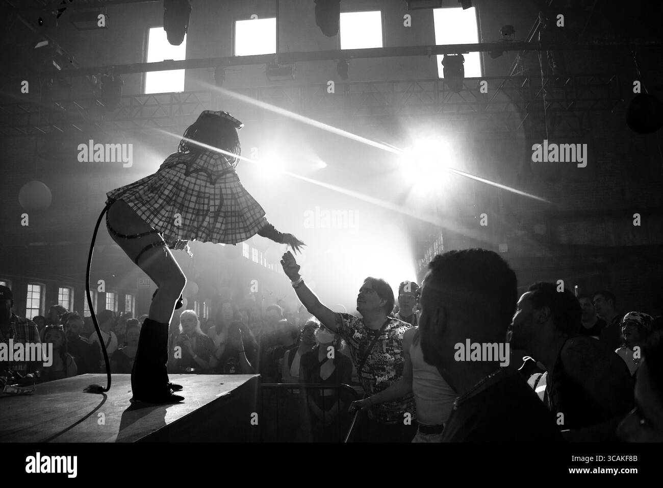 9 settembre 2023, New York, NY, USA: Esibizione annuale di drag fashion e festa in costume di espressione di genere al Knockdown Center su Flushing Ave. A Maspeth, Queens, New York. 9 settembre 2023. (Immagine di credito: © John Marshall Mantel/ZUMA Press Wire) Foto Stock