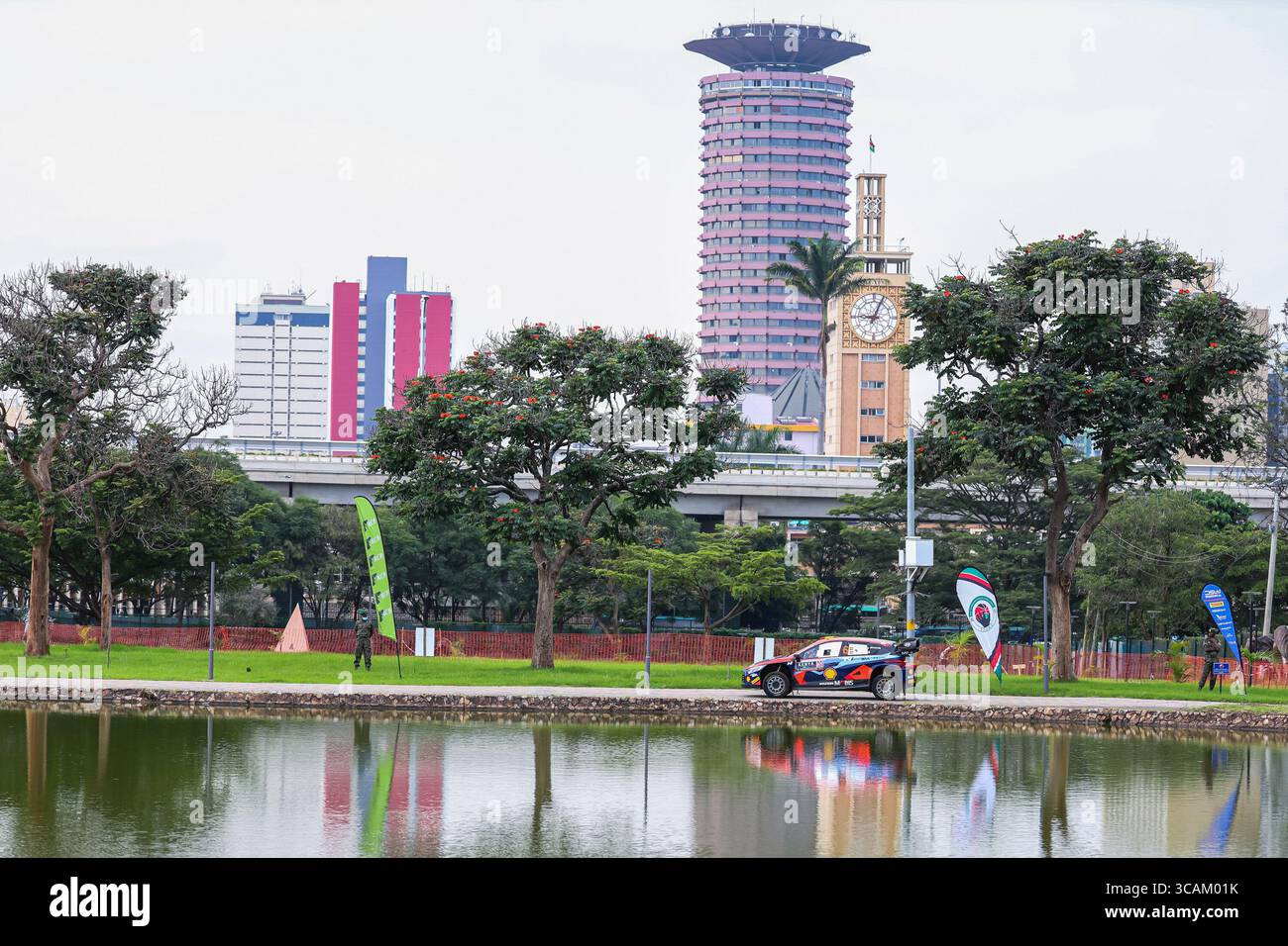 1° gennaio 2022, Nairobi, Kenya: Pilota spagnolo sordo Dani visto durante la bandiera del WRC 2023 Safari Rally presso l'Uhuru Park Grounds di Nairobi. Il rally Safari del WRC 2023 è iniziato con la bandiera al NairobiÃ­s Uhuru Park e successivamente i piloti di rally si sono diretti al Kasarani Grounds per il Super Special Stage. Quest'anno la competizione di rally segna 70 anni di corsa come Safari Rally. Il raduno Safari del WRC 2023 si svolgerà da giovedì 22 giugno a domenica 25 giugno 2023 nella contea di Nairobi e a Naivasha, nella contea di Nakuru in Kenya. (Immagine di credito: © Boniface Muthoni/SOPA Images via ZUMA Foto Stock
