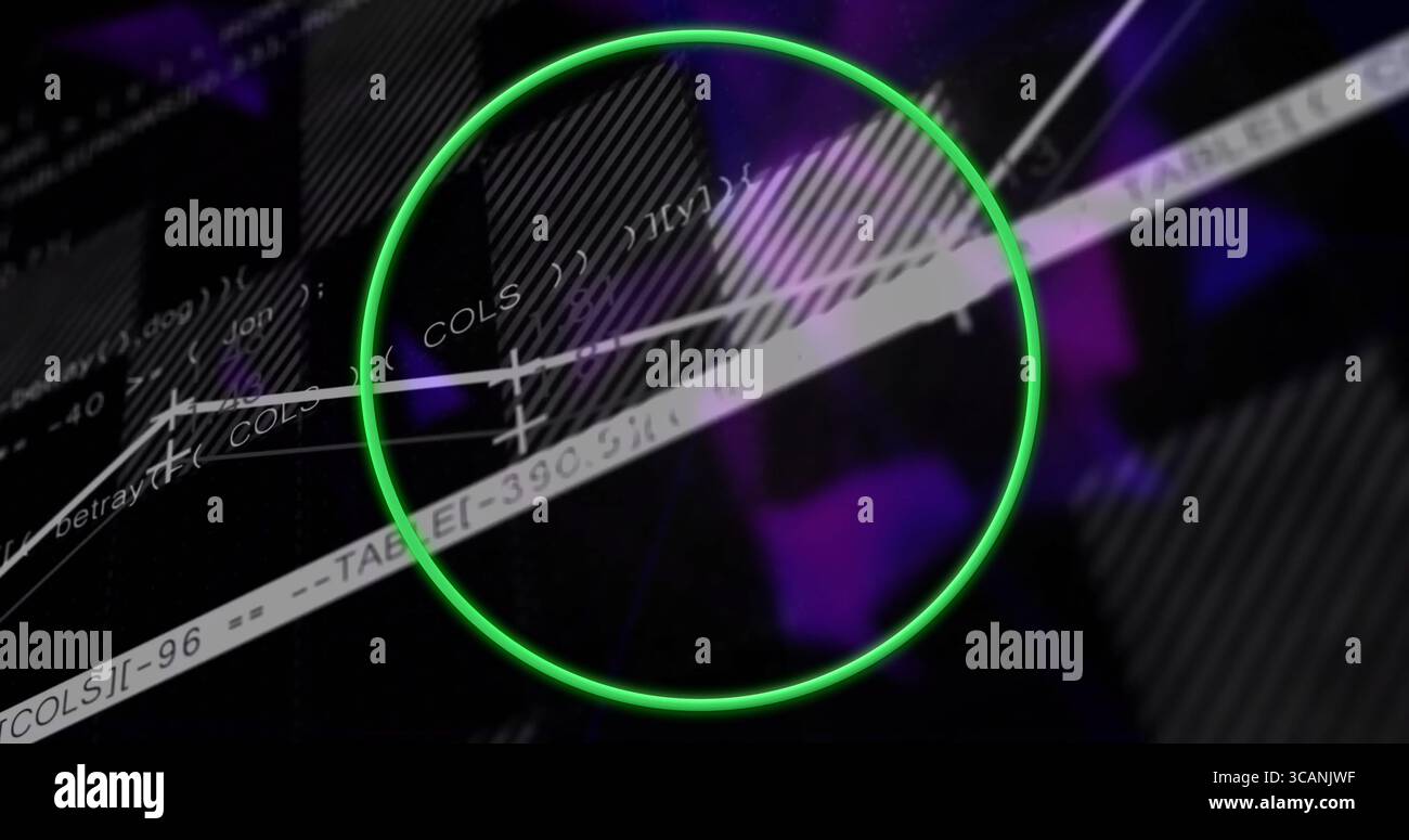 Il contorno del cerchio verde neon si illumina nell'interfaccia schematica scura, con frammenti di codice bianchi angolati Foto Stock