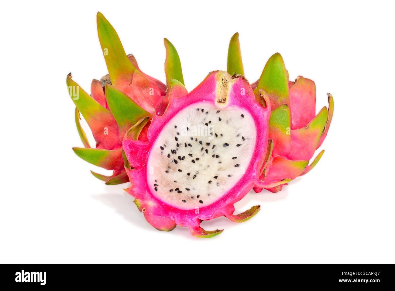 Frutta fresca di drago ( Pitaya ) isolata su sfondo bianco Foto Stock