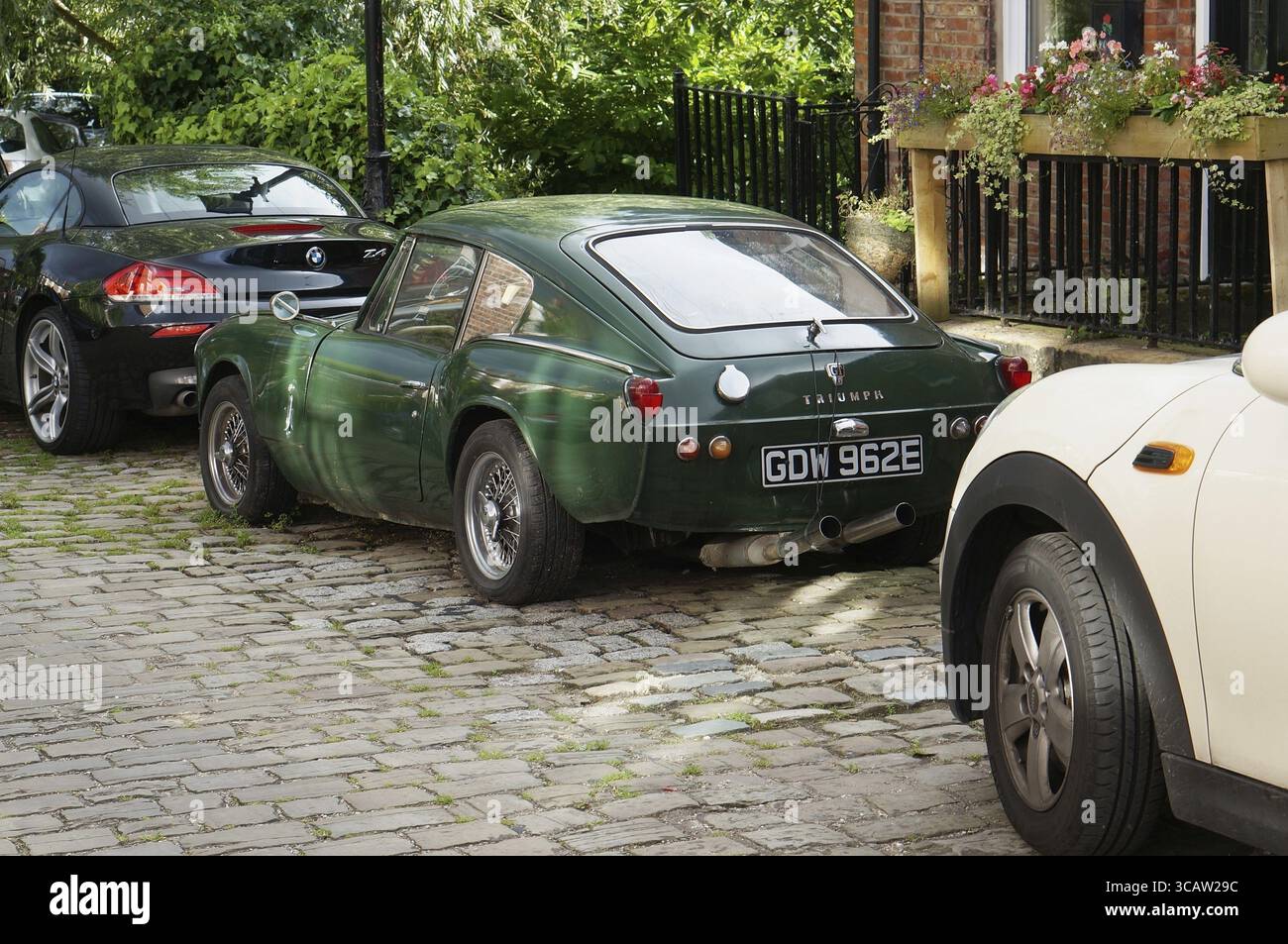 BLACK POOL, INGHILTERRA - 28 AGOSTO 2016: Rara auto d'epoca retrò di sport verdi, la Triumph GT6 si arrugginisce per strada. Si tratta di un coupé a 6 cilindri RUN fr Foto Stock