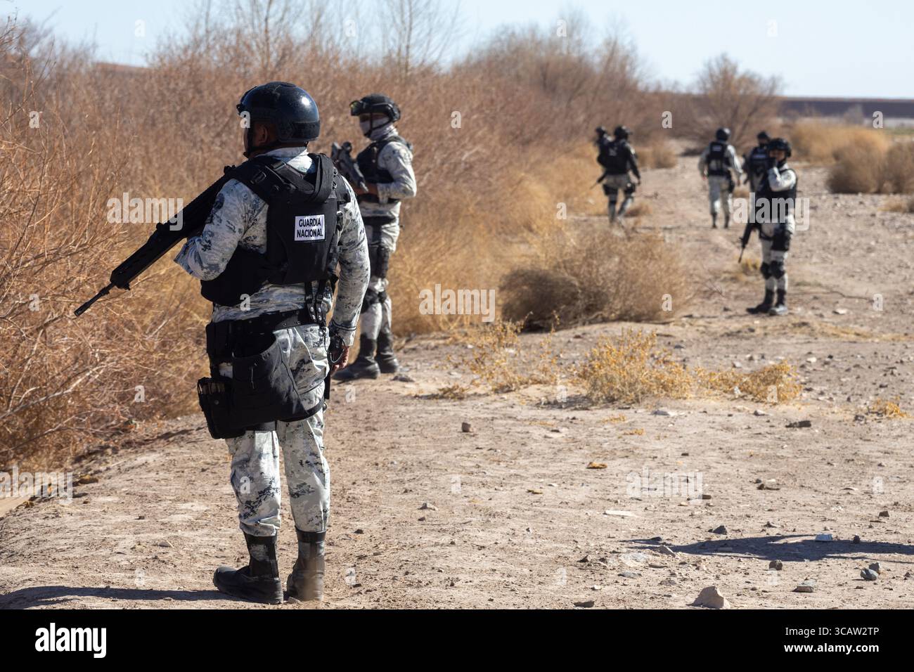 Pattuglia della Guardia Nazionale vicino a Ciudad Juarez, che sovrintende all'immigrazione e alla sicurezza delle frontiere. Foto Stock