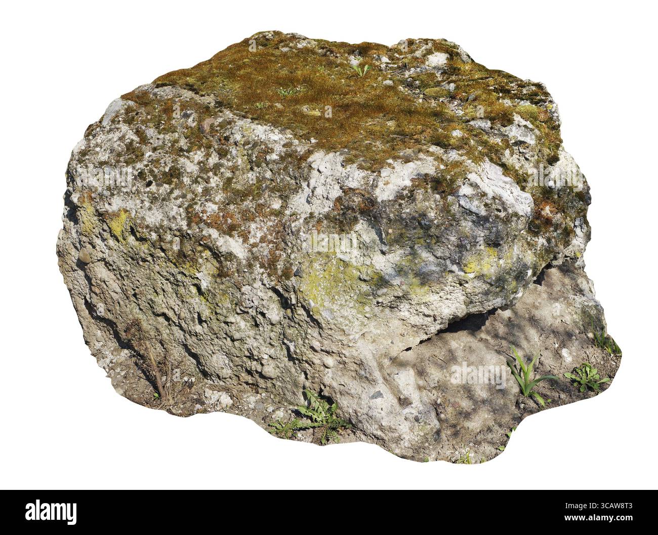 La rovina di età compresa tra i blocchi di cemento era disteso sul terreno per 50 anni. Muschi e licheni crescono sulla superficie di cemento. Isolato su bianco con patch sunny d Foto Stock