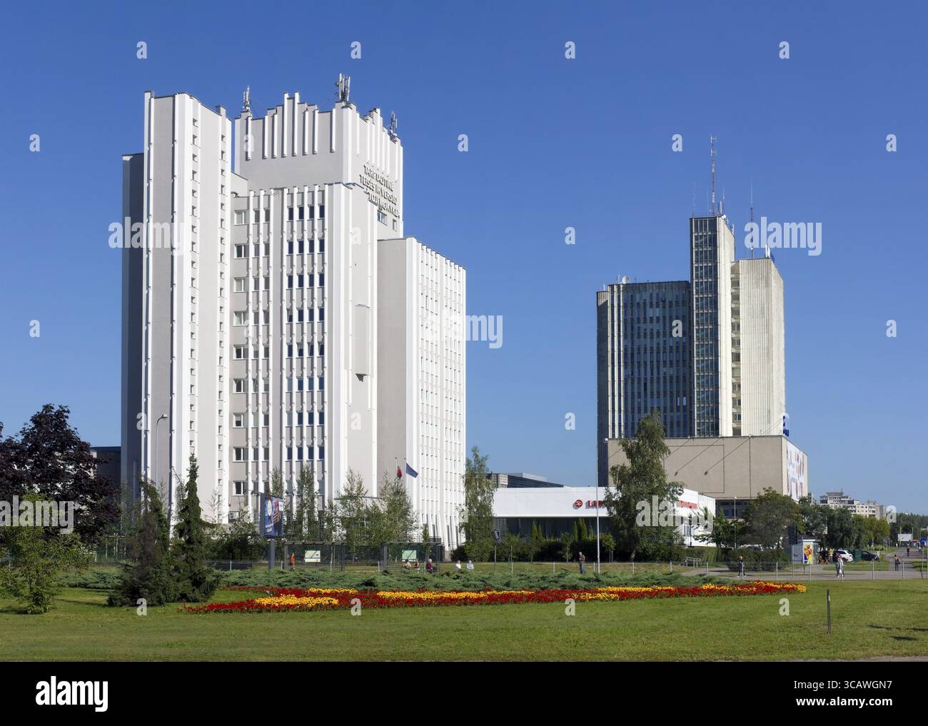 VILNIUS, LITUANIA - 09 SETTEMBRE 2016: La costruzione del più alto Collegio degli affari internazionali e della legge vicino al Palazzo lituano di Foto Stock