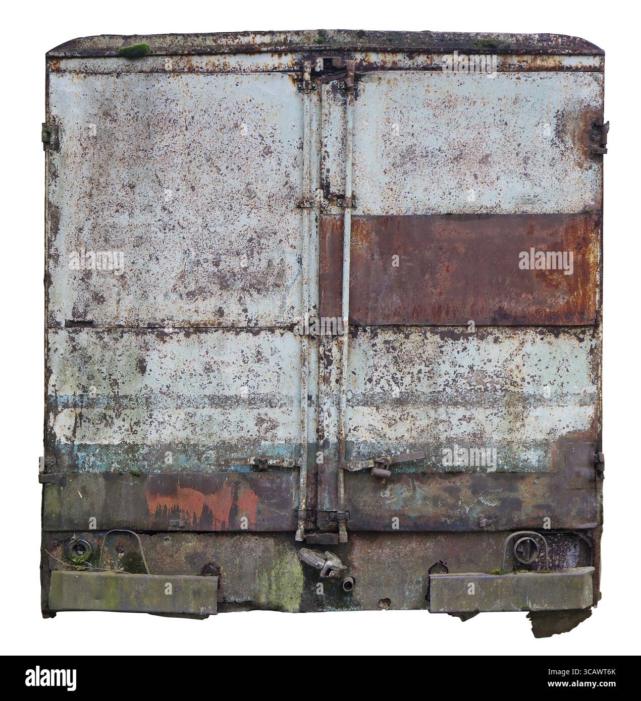Vanetta per auto arrugginita e senza nome per il trasporto di prodotti agricoli e di portelli posteriori per pane . Isolato su bianco Foto Stock