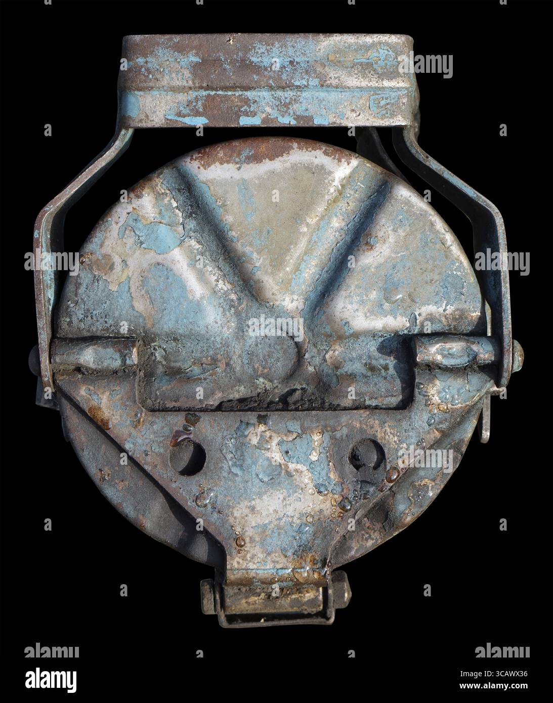 Tappo del serbatoio del carburante vintage di un vecchio veicolo. Isolato sul nero Foto Stock