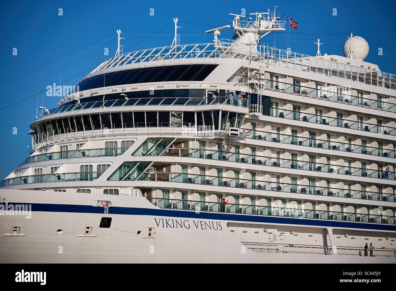Grande e moderna nave da crociera "Viking Polaris" attraccata al porto della città di Danzica. Foto Stock