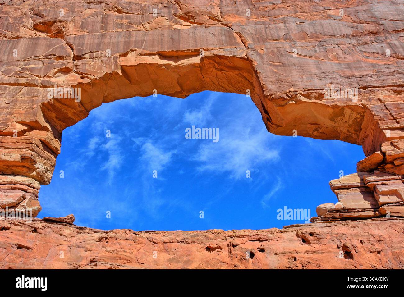 Paesaggio panoramico del deserto con Jeep Arch vicino a Moab, Utah Foto Stock