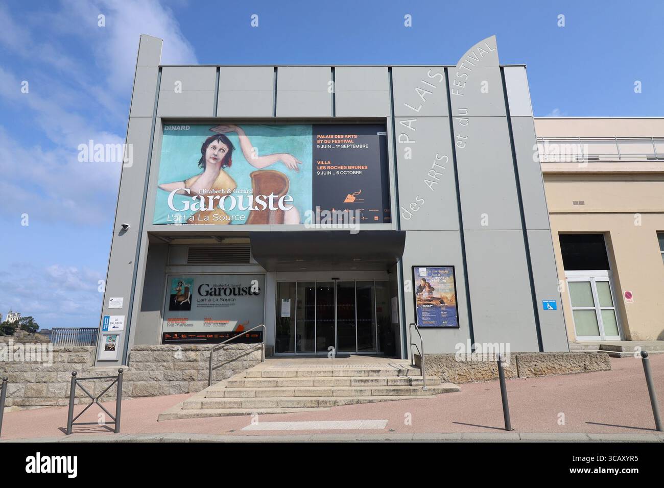 Palazzo delle Arti e dei Festival, sala degli spettacoli, sala concerti e centro conferenze, vista esterna, città di Dinard, dipartimento di Ille et Vilaine, Brit Foto Stock