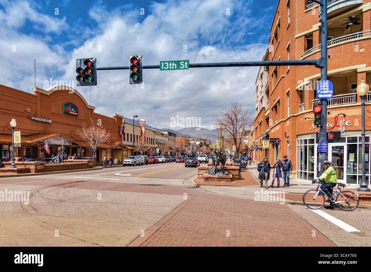 Vista lungo la 13th Street nel centro di Golden, Colorado, Stati Uniti. Foto Stock
