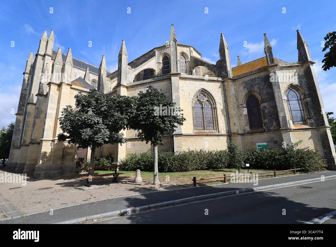 Chiesa di San Vaast, chiesa in stile romanico, villaggio di San Vaast la Hougue, dipartimento Manche, Francia Foto Stock