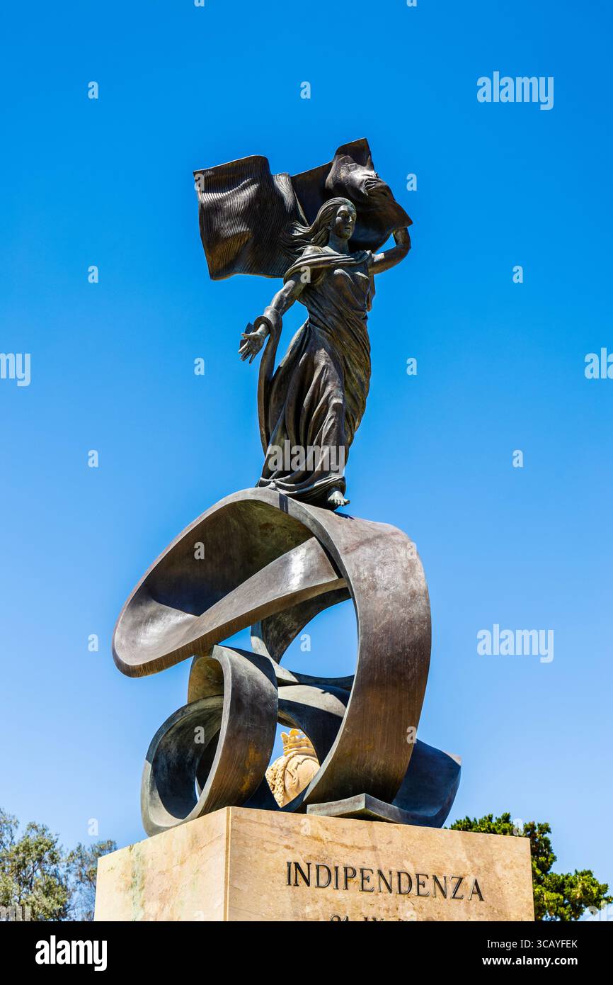 Independence Monument che celebra il 25° anniversario dell'indipendenza di Malta dal Regno Unito a Floriana, Malta Foto Stock