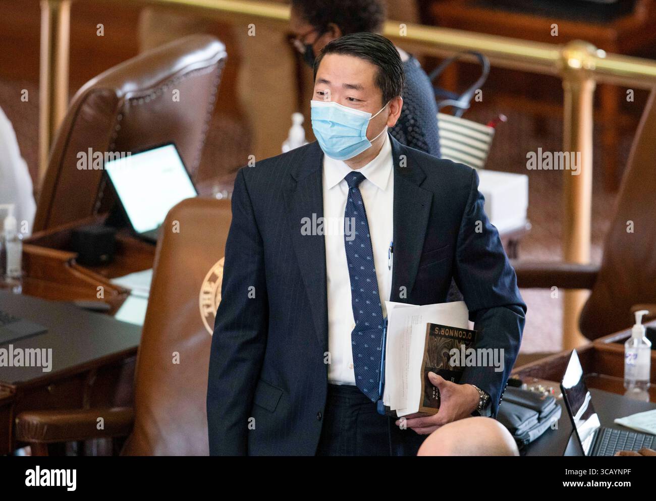 Texas House Democratic Caucus leader, rappresentante statale GENE WU, D-Houston, in House Floor Action il 31 marzo 2021 durante la sessione legislativa. Wu è stato preso di mira in una causa dal governatore del Texas Greg Abbott (non mostrato) per il suo ruolo nella guida di un ritiro democratico nella metà del decennio repubblicano. La Texas House non è stata in grado di ottenere un quorum in sessione speciale a causa dei democratici texani che lasciavano lo stato. Foto Stock