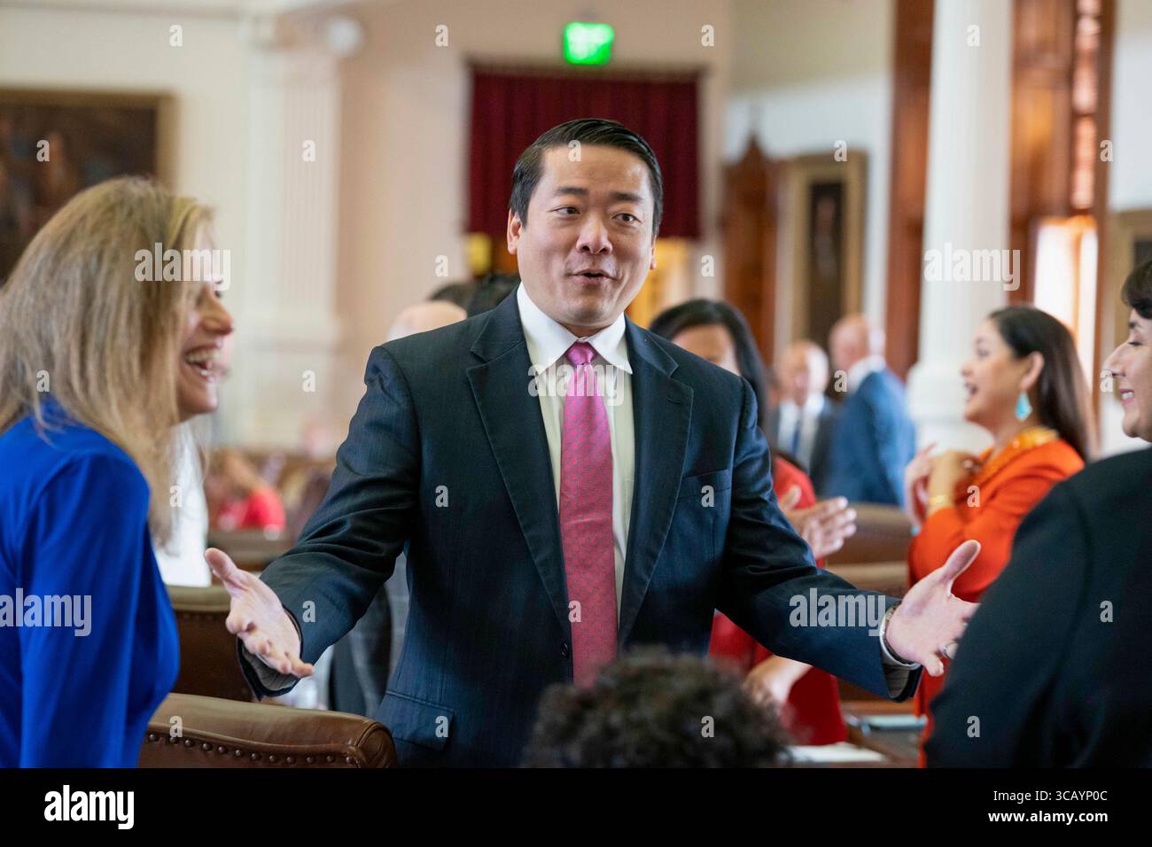 Texas House Democratic Caucus leader, rappresentante statale GENE WU, D-Houston, in House Floor Action il 31 maggio 2021 durante la sessione legislativa. Wu è stato preso di mira in una causa dal governatore del Texas Greg Abbott (non mostrato) per il suo ruolo nella guida di un ritiro democratico nella metà del decennio repubblicano. La Texas House non è stata in grado di ottenere un quorum in sessione speciale a causa dei democratici texani che lasciavano lo stato. Foto Stock