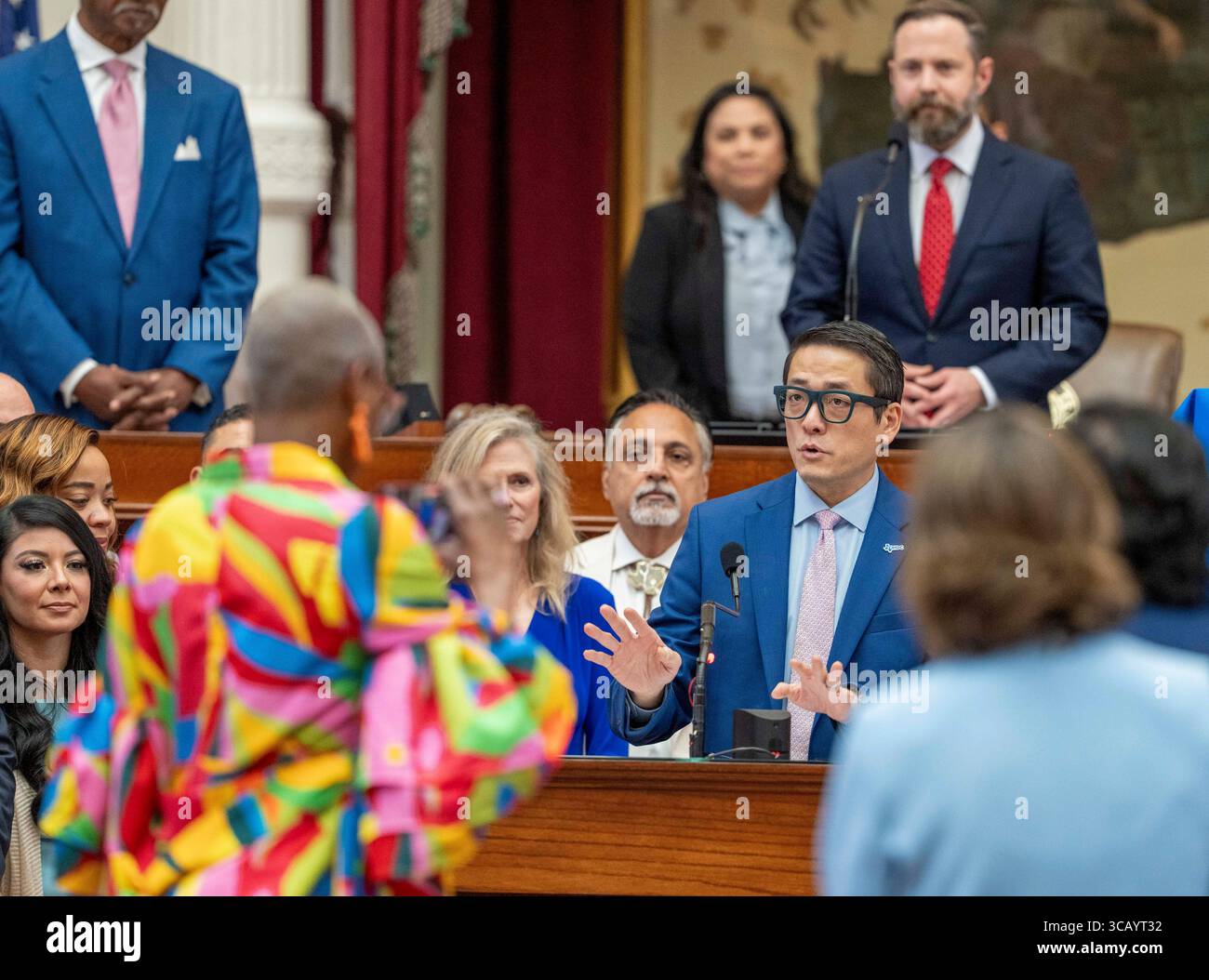 Texas House Democratic Caucus leader, rappresentante statale GENE WU, D-Houston, in House Floor Action il 2 giugno 2025 durante la sessione legislativa. Wu è stato preso di mira in una causa dal governatore del Texas Greg Abbott (non mostrato) per il suo ruolo nella guida di un ritiro democratico nella metà del decennio repubblicano. La Texas House non è stata in grado di ottenere un quorum in sessione speciale a causa dei democratici texani che lasciavano lo stato. Foto Stock