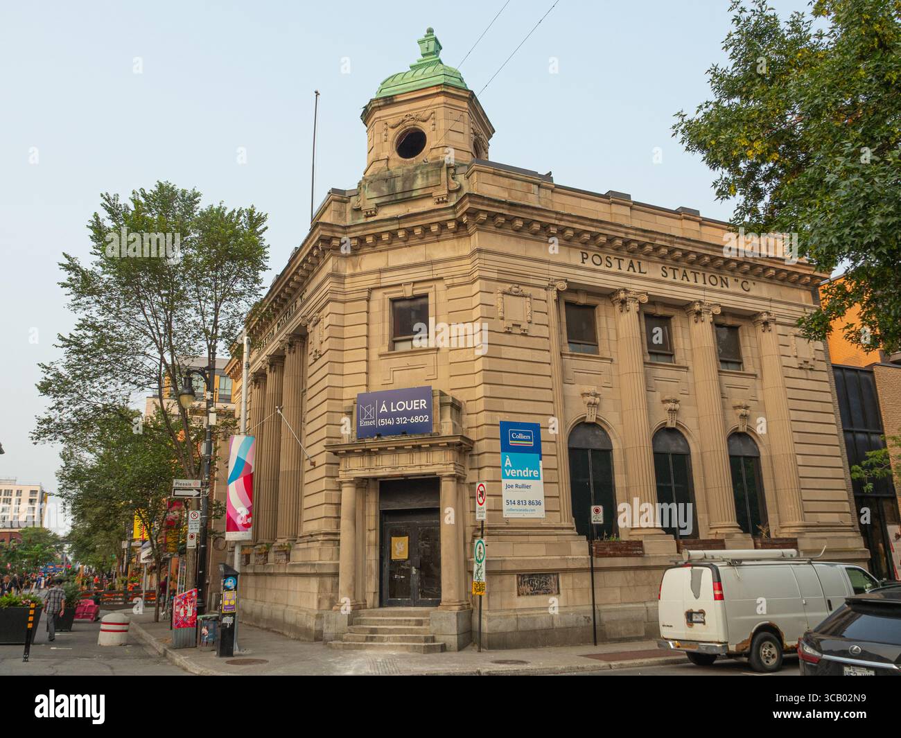 Vecchio edificio per uffici postali in vendita a Montreal, Quebec, Canada Foto Stock
