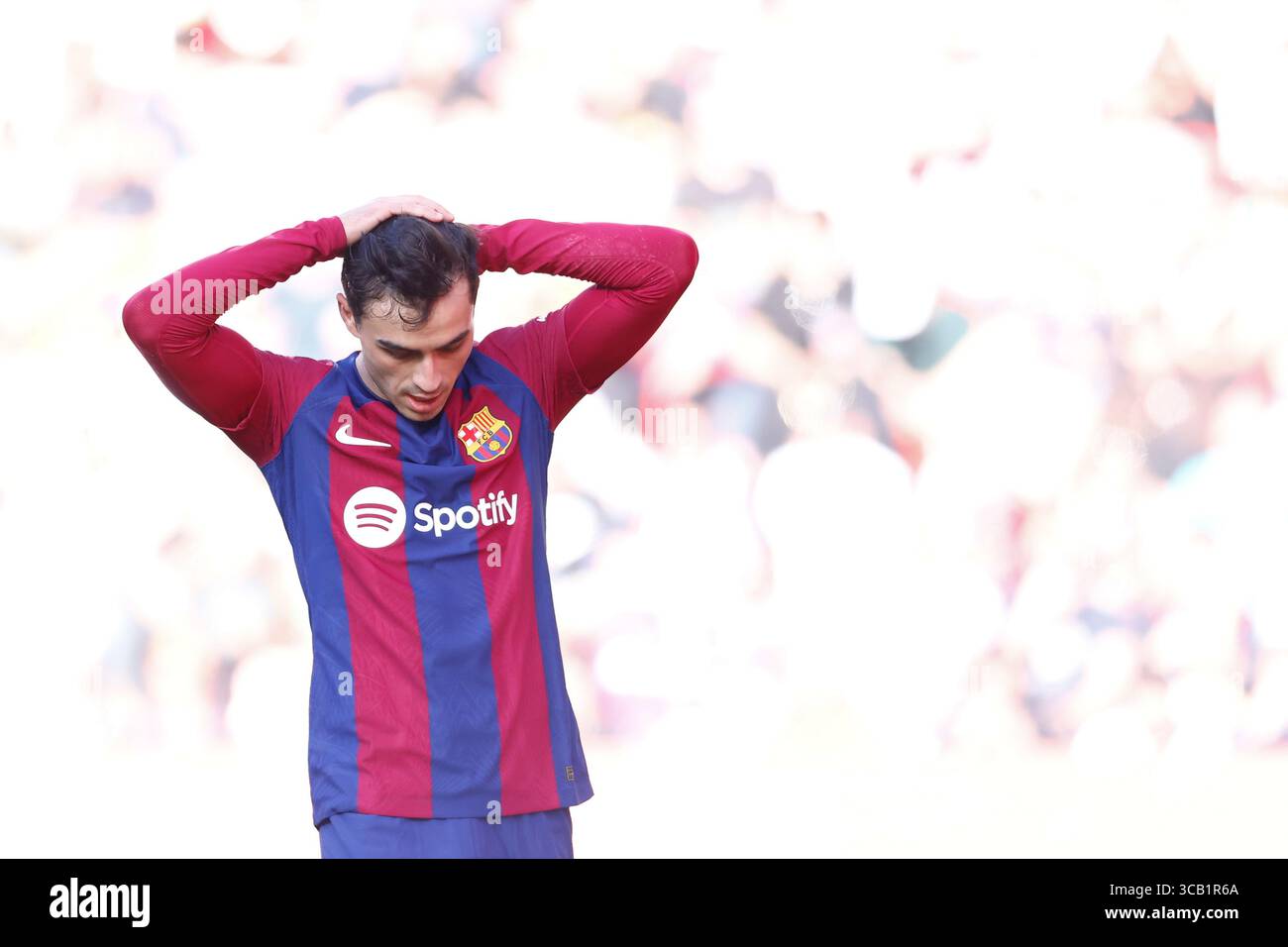 25 novembre 2023, MADRID, MADRID, SPAGNA: Pedri Gonzalez del Barcellona si lamenta durante la Lega spagnola, la Liga EA Sports, partita di calcio giocata tra Rayo Vallecano e FC Barcelona all'Estadio de Vallecas il 25 novembre 2023, a Madrid, Spagna. (Immagine di credito: © Oscar J. Barroso/AFP7 via ZUMA Press Wire) Foto Stock