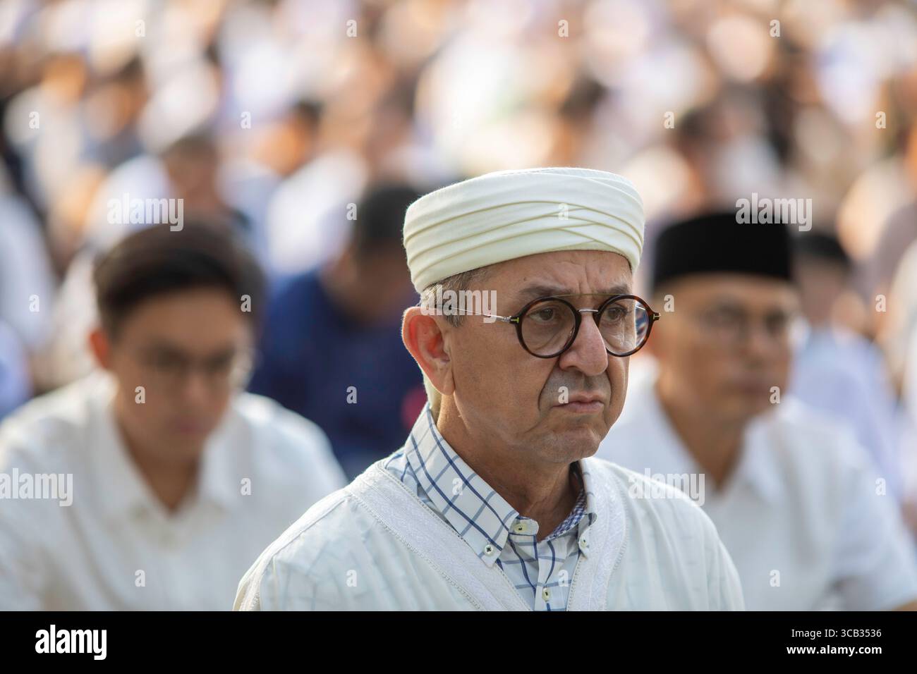 22 aprile 2023, Giacarta, Giacarta, Indonesia: Giacarta, Indonesia, 22 aprile 2023: Eid Fitri prega e festeggia alla Moschea al Azhar Football Field di Giacarta. (Immagine di credito: © Donal Husni/ZUMA Press Wire) Foto Stock