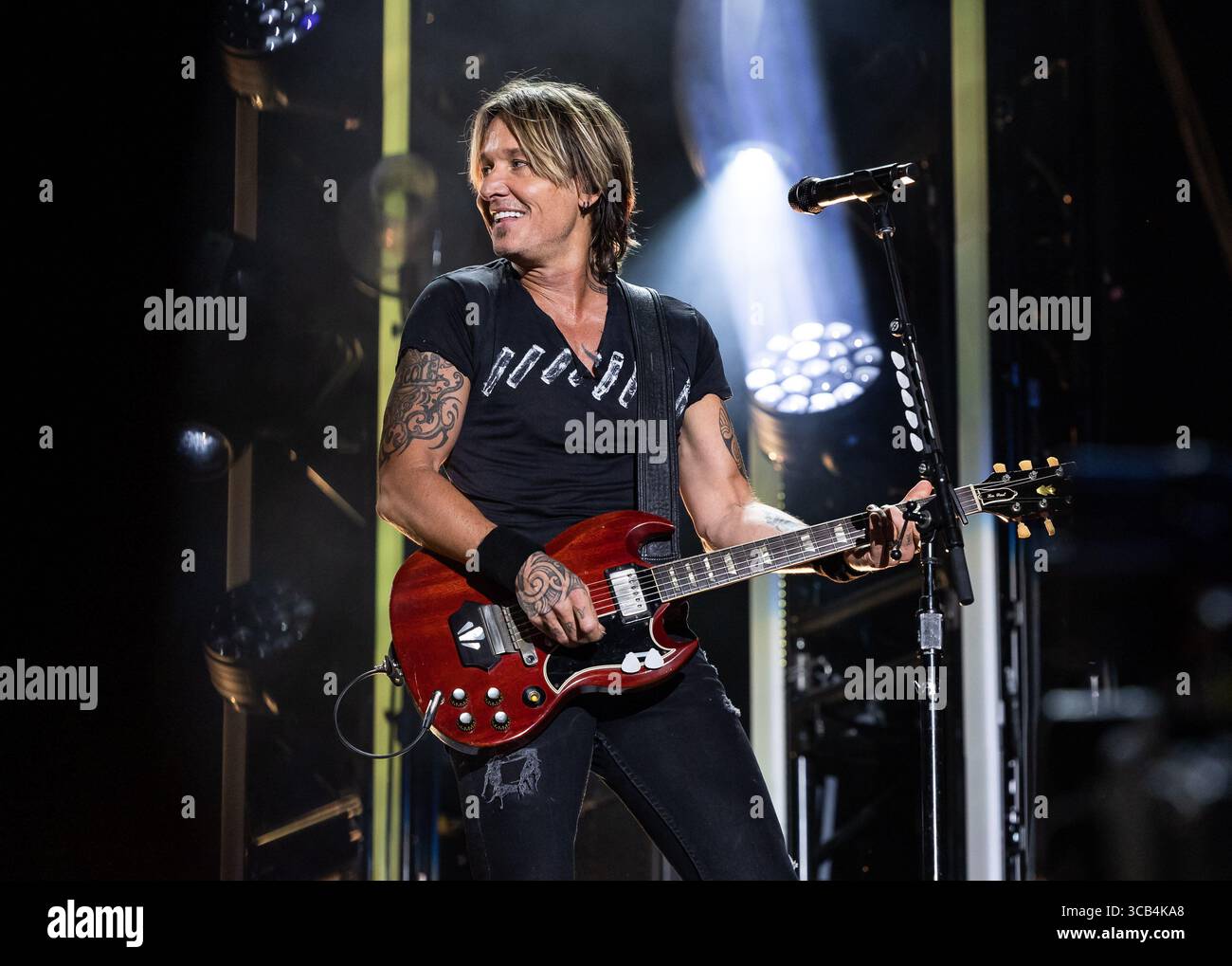 9 giugno 2023, Stati Uniti: Keith Urban si esibisce durante il giorno 2 del CMA Fest al Nissan Stadium giovedì 9 giugno 2023, a Nashville, Tennessee. (Foto di: Amiee Stubbs/imageSPACE) (immagine di credito: © Amiee Stubbs/imageSPACE via ZUMA Press Wire) Foto Stock