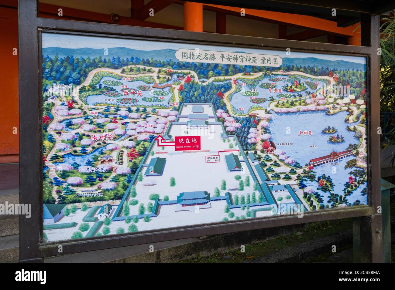 Mappa illustrata che mostra giardini, sentieri e strutture del santuario Heian Jingu, circondato da alberi di ciliegio in fiore e acqua incontaminata, offrendo un'atmosfera affascinante Foto Stock