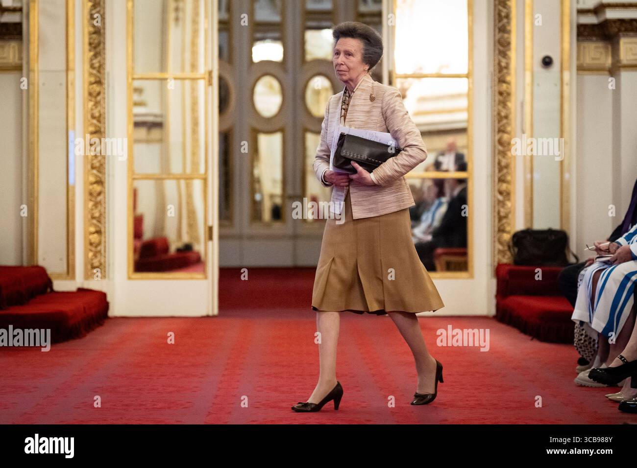 EMBARGO PER il 2200 VENERDÌ 8 AGOSTO foto del file datata 05/06/25 della Princess Royal durante un ricevimento a Buckingham Place, Londra, per riunire enti di beneficenza e organizzazioni a cui Anne è strettamente associata per discutere argomenti chiave, tra cui le sfide che il settore deve affrontare, la fiducia del pubblico nelle organizzazioni benefiche e le opportunità e i rischi presentati dalle nuove tecnologie. La Principessa reale è stata salutata per il suo potere soft reale non politico e per la "straordinaria" resistenza durante i suoi decenni di servizio prima del suo 75 ° compleanno. Data di pubblicazione: Venerdì 8 agosto 2025. Foto Stock