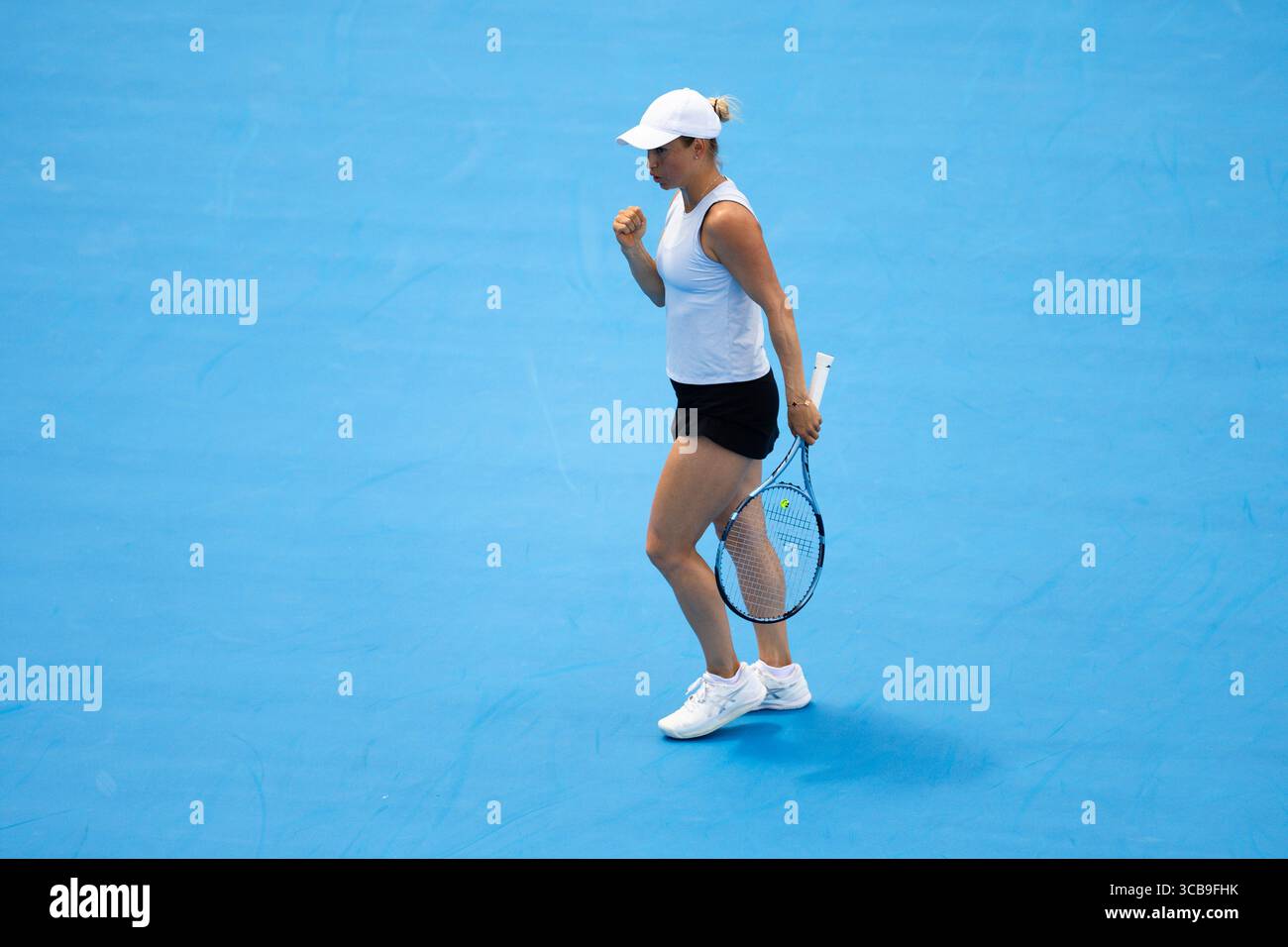 MASON, OHIO - 07 AGOSTO: Yulia Putintseva del Kazakistan pompa pugno il giorno 1 del Cincinnati Open al Lindner Family Tennis Center il 7 agosto 2025 a Mason, Ohio (foto di Mauricio Paiz) Foto Stock