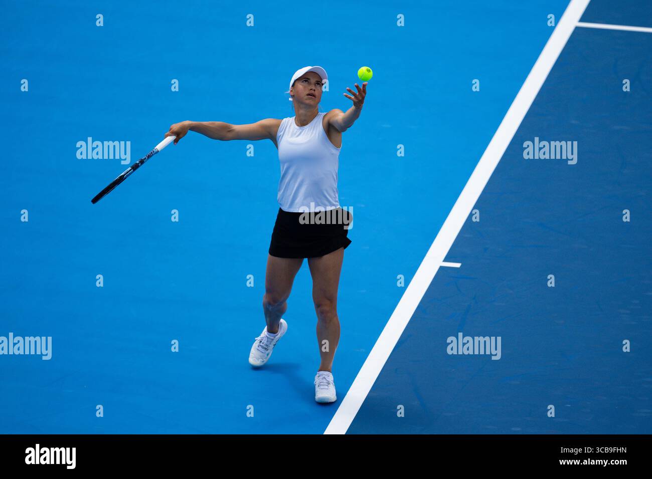 MASON, OHIO - 7 AGOSTO: Yulia Putintseva del Kazakistan serve il giorno 1 del Cincinnati Open presso il Lindner Family Tennis Center il 7 agosto 2025 a Mason, Ohio (foto di Mauricio Paiz) Foto Stock