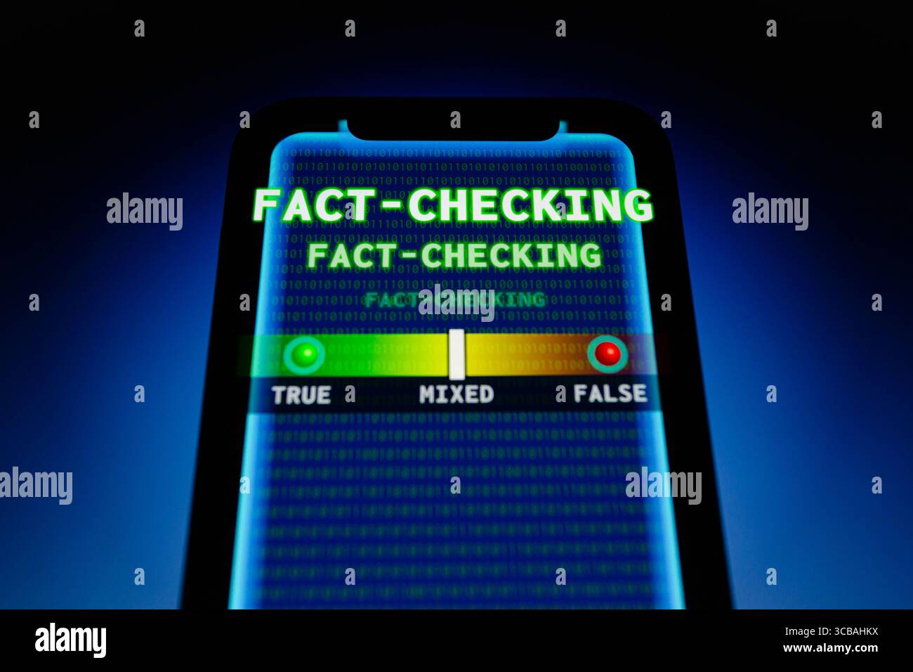 11 settembre 2023, Asuncion, Paraguay: Il termine ''controllo dei fatti'' e la rappresentazione visiva del contatore ''vero falso'' visualizzato su uno smartphone. (Immagine di credito: © Andre M. Chang/ZUMA Press Wire) Foto Stock
