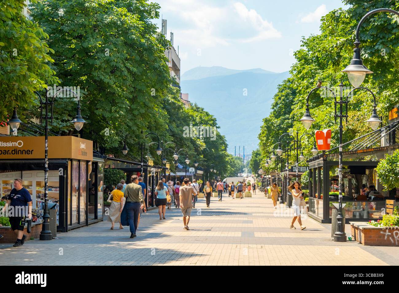 Bulgaria, Sofia, zona pedonale di Vitosha Boulevard Foto Stock