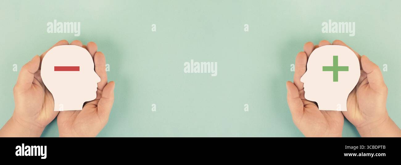 Mente positiva e negativa, concetto di salute mentale, stress, depressione, supporto, autostima e stile di vita, testa con il segno più e meno Foto Stock