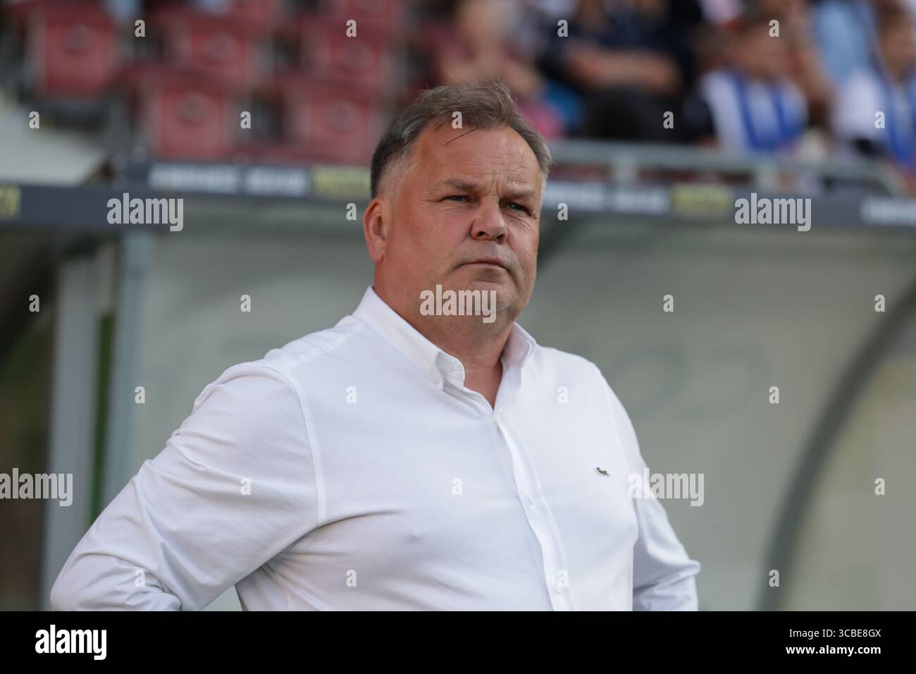 15 settembre 2023, Cracovia, Polonia: Allenatore Tomasz Tulacz del Puszcza Niepolomice visto durante la partita di calcio polacca PKO Ekstraklasa League 2023/2024 tra Puszcza Niepolomoce e Slask Wroclaw allo stadio di Cracovia. .Punteggio finale; Puszcza Niepolomice 1:3 Slask Wroclaw. (Immagine di credito: © Grzegorz Wajda/SOPA Images via ZUMA Press Wire) Foto Stock