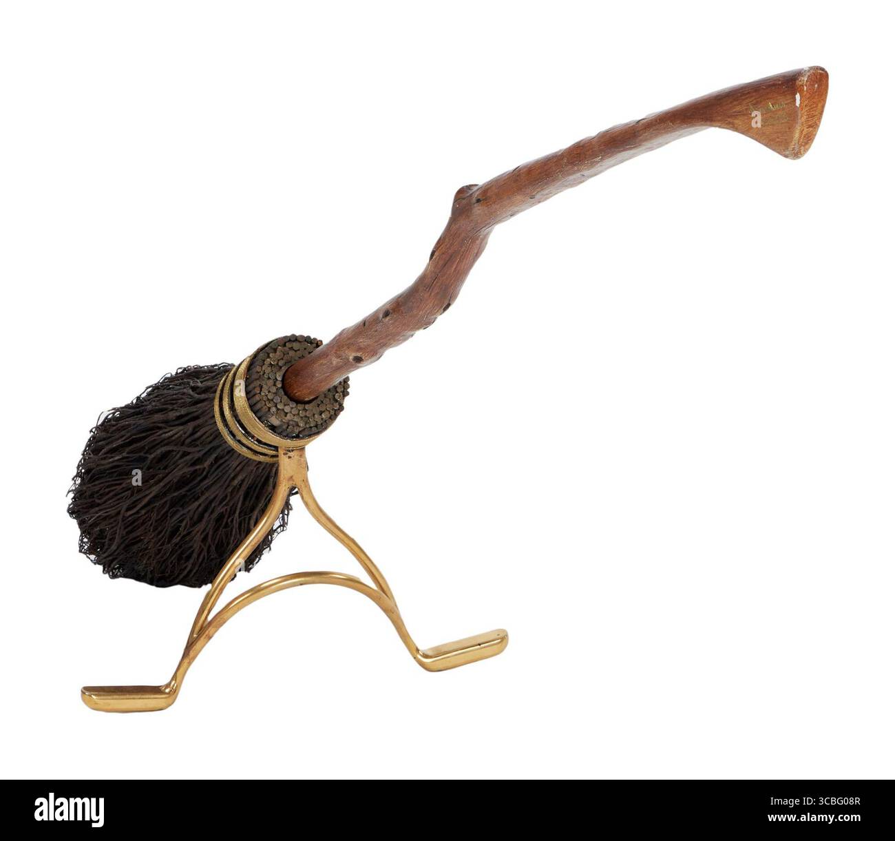 1° novembre 2022, Los Angeles, California, USA: Julien's Auctions e Turner Classic Movies (TCM) metteranno all'asta una rara ed esclusiva collezione di oggetti iconici che saranno presentati in una vendita di successo il 17 e 18 dicembre. Viene messa all'asta questa scopa originale Nimbus 2000 appartenente a Harry Potter (D. Radcliffe) della produzione di Harry Potter e la pietra strega (Warner Bros., 2001). Questo eroe Nimbus 2000 è estremamente dettagliato ed è caratterizzato da setole in vero legno e da un design dipinto a mano in finto legno. Questa scopa è stata progettata per essere utilizzata nelle scene di volo durante Quid Foto Stock