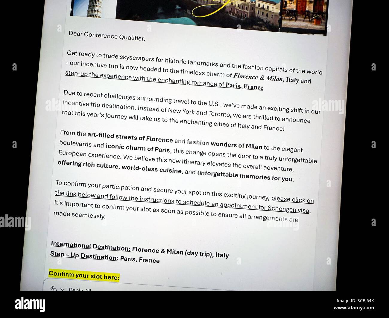 Milano, Italia. 8 agosto 2025. I dipendenti di un'importante azienda con sede in Asia, che aveva pianificato un viaggio di conferenza / incentivo negli Stati Uniti e in Canada, hanno ricevuto un'e-mail in cui si affermava che "a causa delle recenti sfide relative ai viaggi negli Stati Uniti, abbiamo fatto un cambiamento emozionante nella nostra destinazione di viaggio incentivo...". Le difficoltà in materia di visti e le incertezze per il suo personale hanno portato il lungo evento a trasferirsi in Europa. Un esempio concreto dell’impatto sul turismo d’affari delle misure introdotte dall’amministrazione Trump e del declino del turismo statunitense. Crediti: Kevin Izorce/Alamy Live News Foto Stock