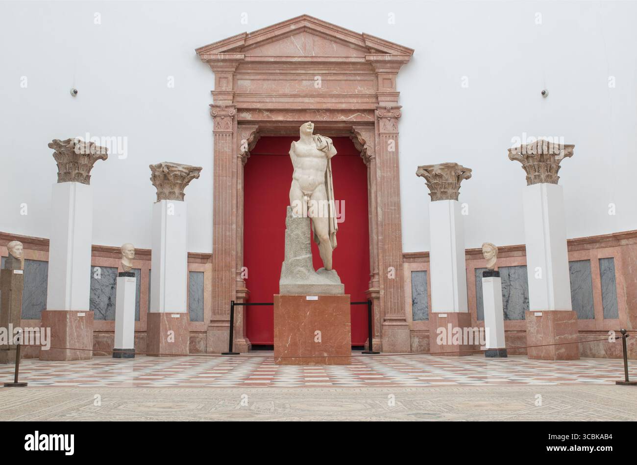 Siviglia, Spagna - 16 aprile 2019: Roma sala del Museo Archeologico di Siviglia, Andalusia, Spagna Foto Stock