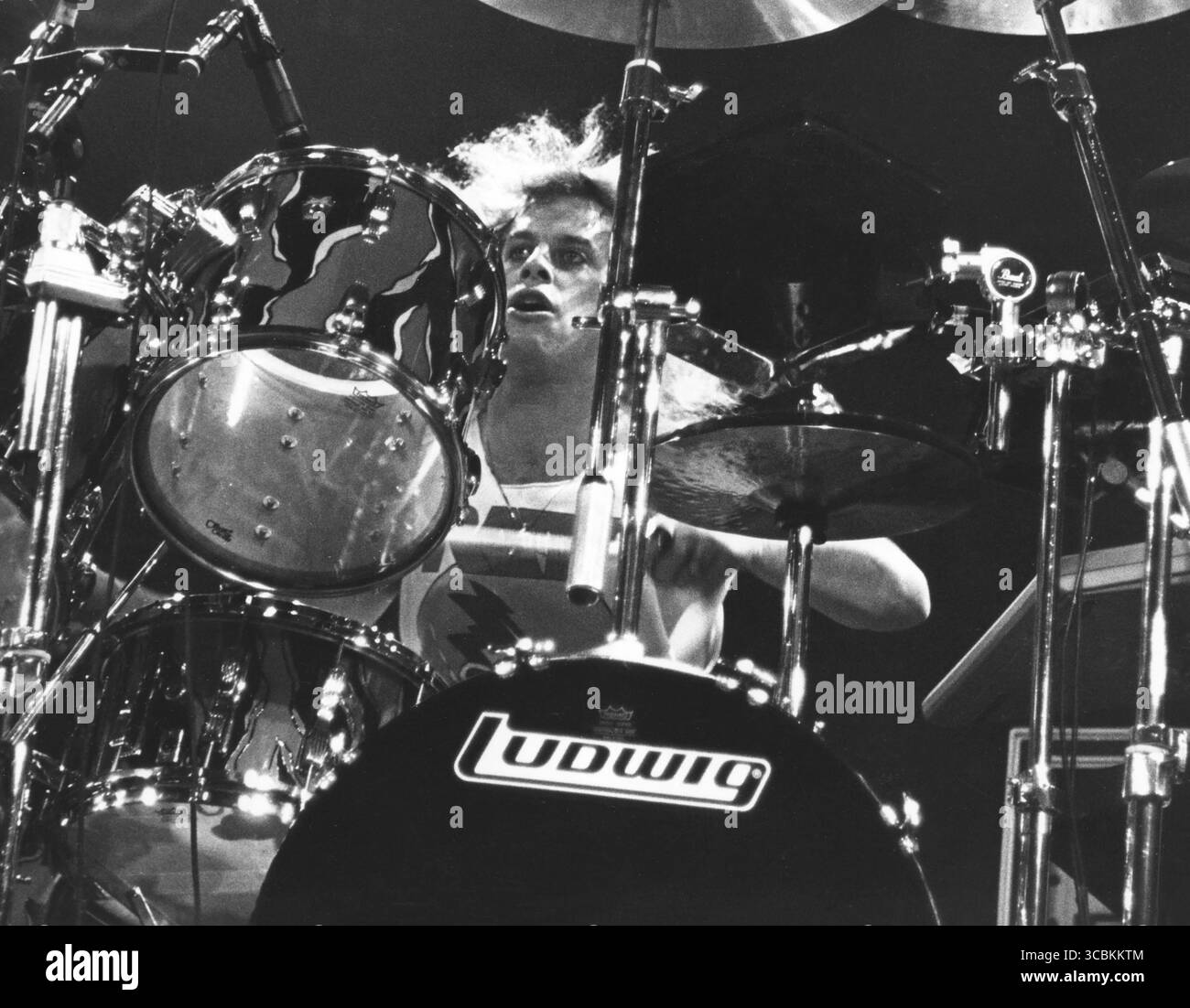 Jacksonville, Florida, Stati Uniti: RATT-BOBBY BLOTZER esibizione durante l'invasione della tua privacy Tour - Jacksonville Coliseum - 8 dicembre 1985 (immagine di credito: © Christopher Helton via ZUMA Press Wire) Foto Stock