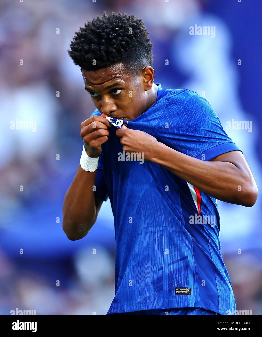 L'Estevao del Chelsea celebra il gol di apertura durante la partita di calcio del Chelsea e del Bayern Leverkusen, Pre Season Friendly, Stamford Bridge Stadium, Londra Regno Unito. Credito : Michael Zemanek Foto Stock