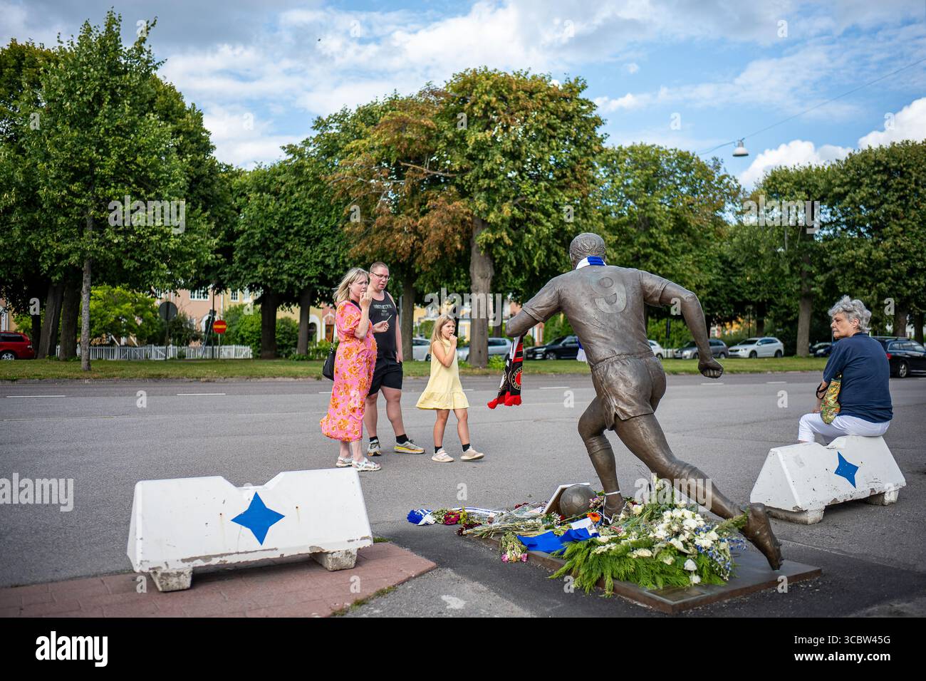 Memoriale del leggendario calciatore svedese ove Kindvall fuori dalla Platinumcars Arena a Norrkoping, Svezia Foto Stock