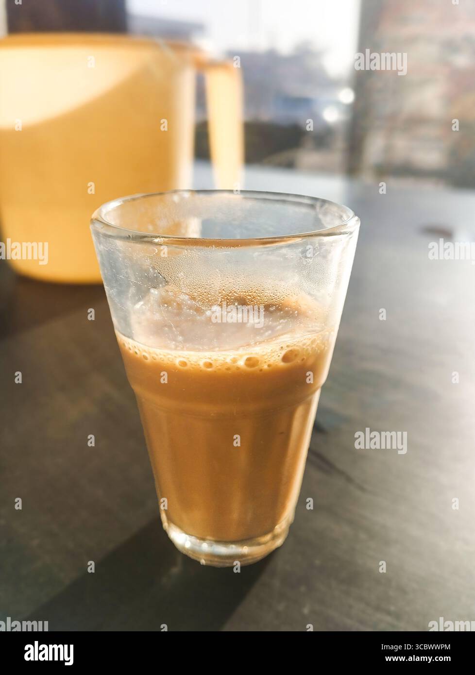 Bicchieri di chai mattutino (tè) Foto Stock