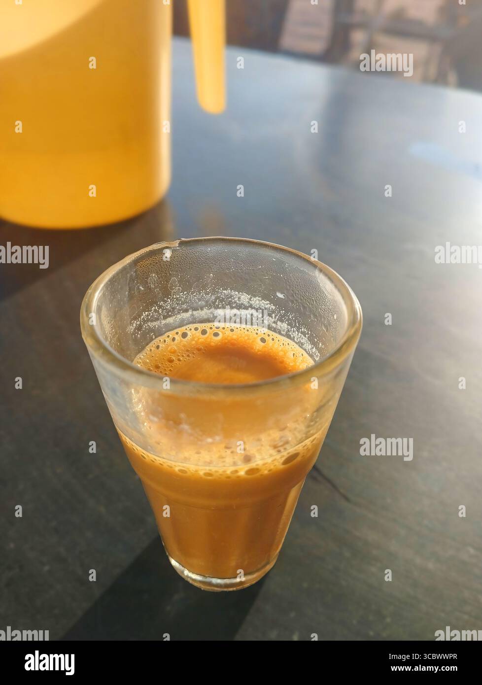 Bicchieri di chai mattutino (tè) Foto Stock