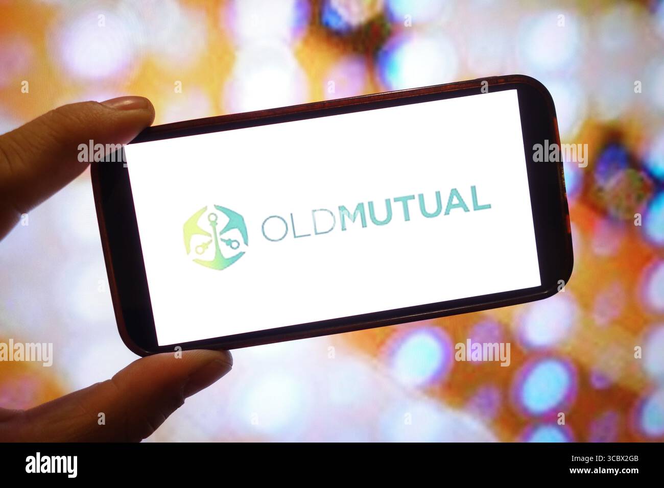 Polonia. 09 agosto 2025. In questa immagine, sullo schermo di uno smartphone viene visualizzato un logo Old Mutual Company. Credito: SOPA Images Limited/Alamy Live News Foto Stock
