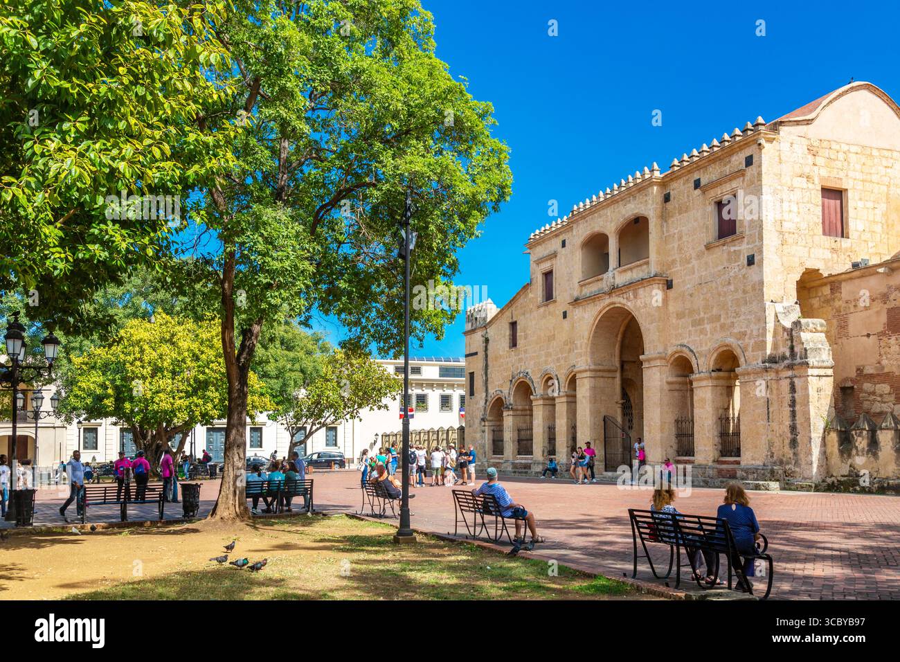 Santo Domingo, Repubblica Dominicana - 4 marzo 2020: Cattedrale Basilica di Santa Maria la Menor nella zona coloniale di Santo Domingo. Foto Stock