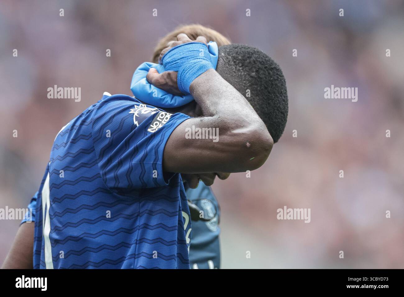 Thierno Barry dell'Everton riceve un controllo di commozione cerebrale durante l'amichevole di pre-stagione Everton vs A.S. Roma all'Hill Dickinson Stadium, Liverpool, Regno Unito, 9 agosto 2025 (foto di Mark Cosgrove/News Images) Foto Stock