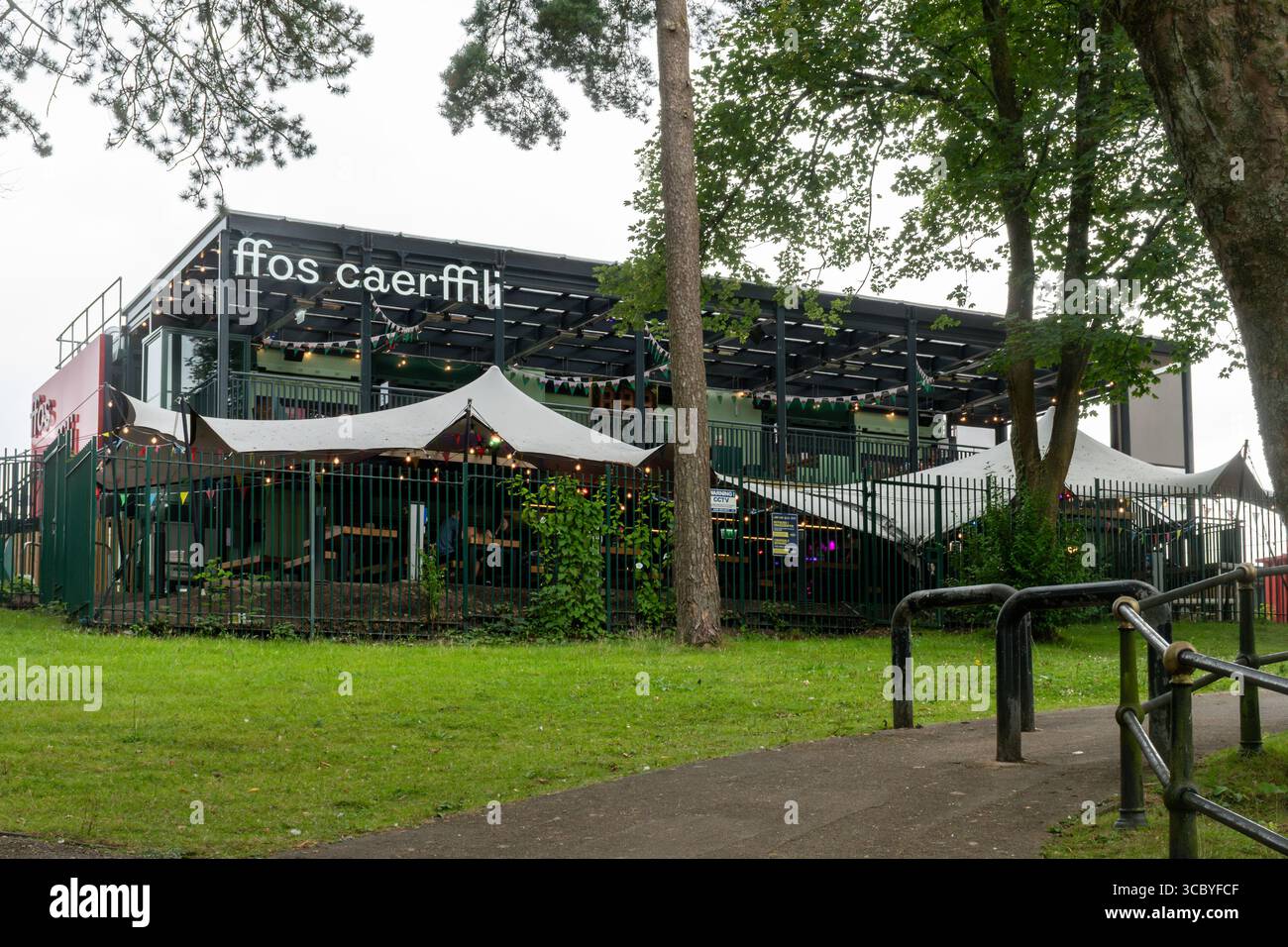 Il Ffos Caerffili, o Caerphilly Market, un mercato e una sede di eventi nella città del Galles del Sud, Regno Unito Foto Stock