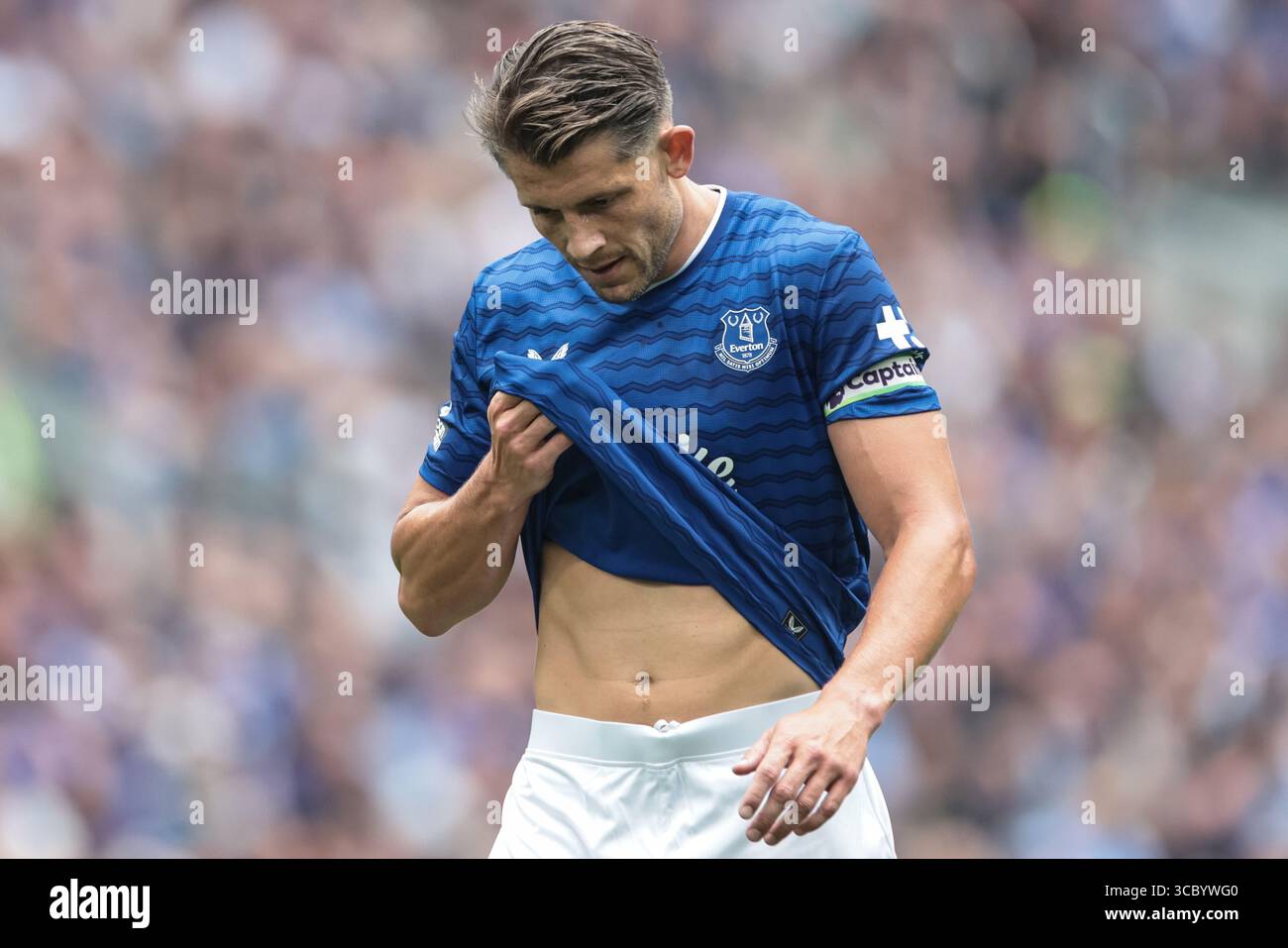 Liverpool, Regno Unito. 09 agosto 2025. James Tarkowski dell'Everton durante l'amichevole pre-stagione Everton vs A.S. Roma all'Hill Dickinson Stadium, Liverpool, Regno Unito, 9 agosto 2025 (foto di Mark Cosgrove/News Images) a Liverpool, Regno Unito il 9/8/9/2025. (Foto di Mark Cosgrove/News Images/Sipa USA) credito: SIPA USA/Alamy Live News Foto Stock