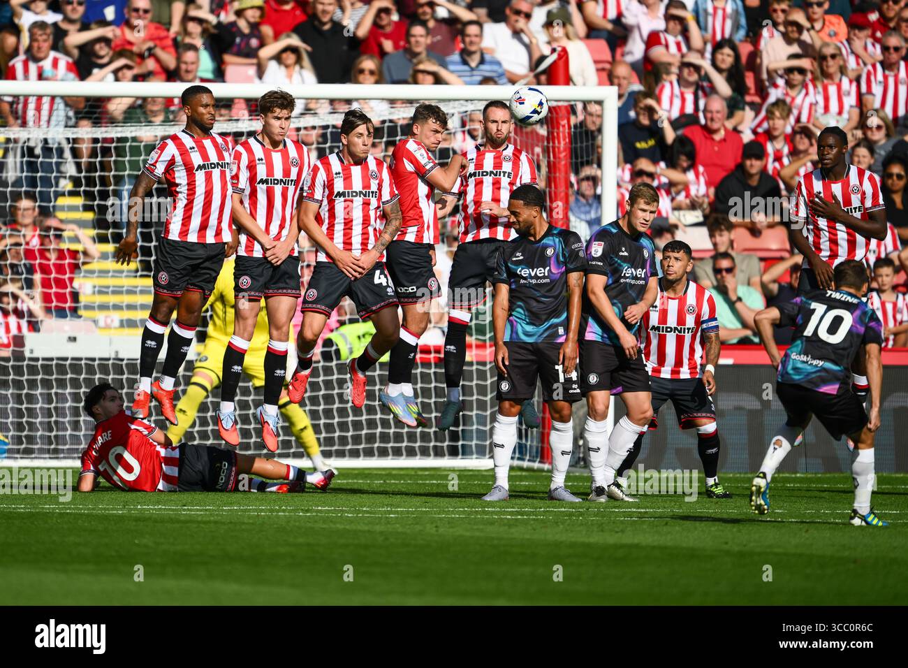 Sheffield, Regno Unito. 9 agosto 2025. Scott Twine di Bristol City segna 0-1 punti durante il match Sheffield United vs Bristol City Sky Bet Championship a Bramall Lane, Sheffield. Il credito per immagini dovrebbe essere: Craig Thomas/Sportimage Credit: Sportimage Ltd/Alamy Live News Foto Stock